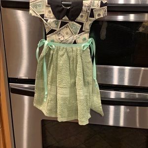 Hand towel to dry your hands